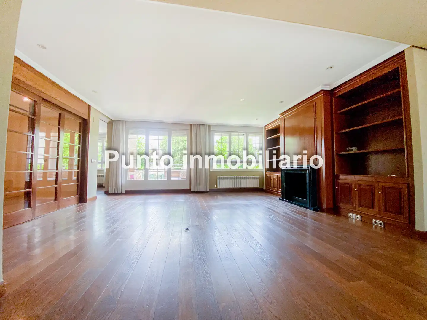 Sala de estar de Casa adosada de alquiler en Valladolid con Aire acondicionado, Calefacción y Jardín privado
