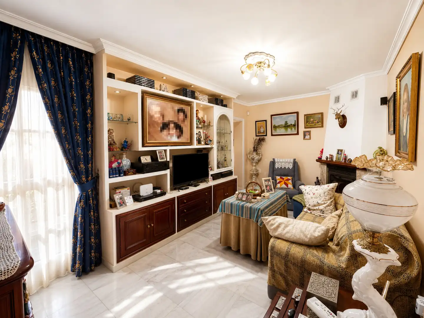 Living room of Houses for sale in Sevilla  with Air Conditioner, Private garden and Terrace