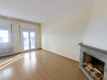 Maison mitoyenne avec balcon à vendre à Carrer de Josep Renom