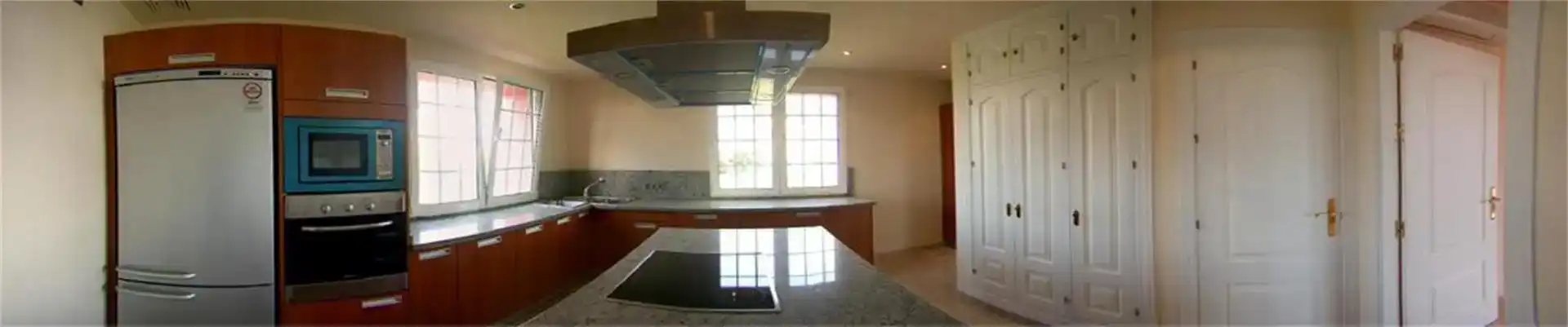 Cuina de Casa o xalet en venda en Estepona amb Aire condicionat, Piscina i Balcó
