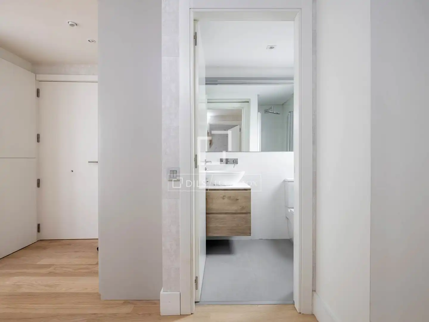 Badezimmer von Dachboden zum Verkauf in Barcelona mit Klimaanlage, Heizung und Parkett
