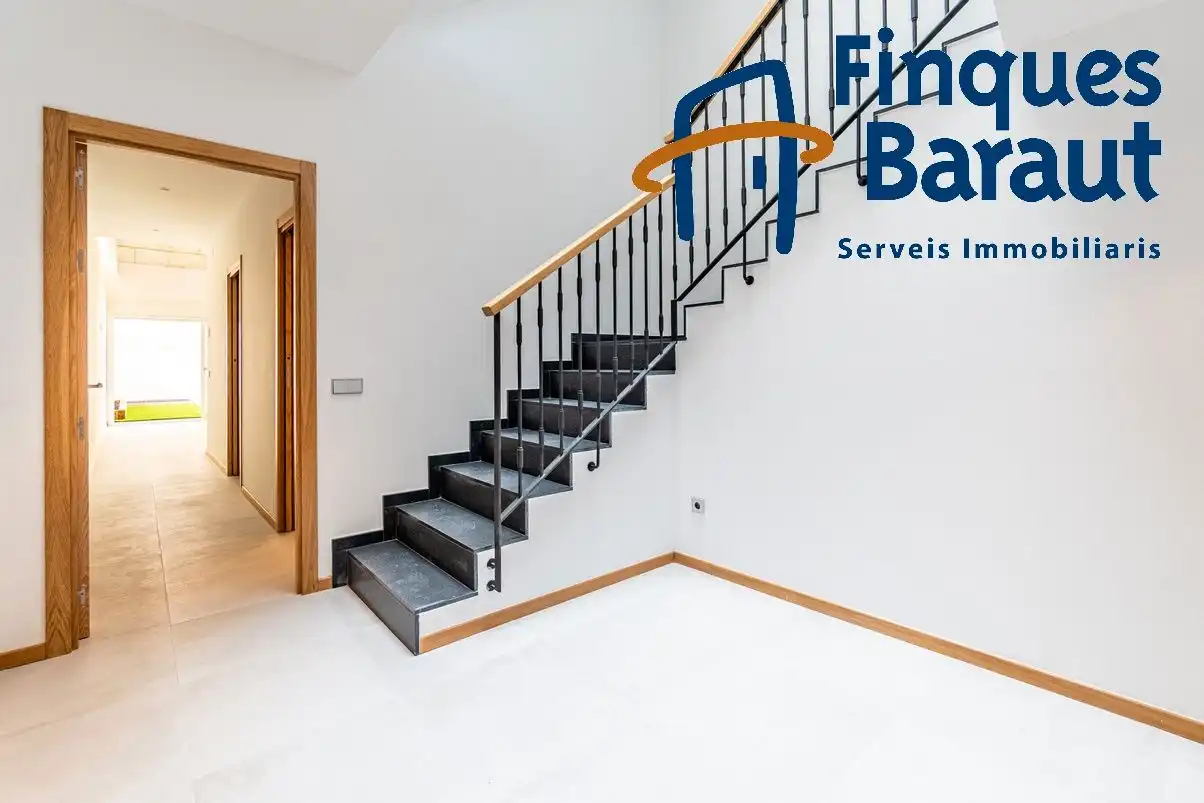 Houses for sale in Figueres  with Air Conditioner, Heating and Private garden