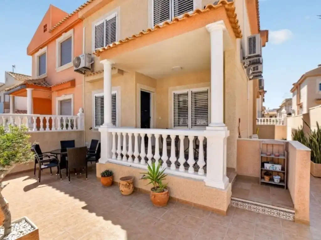 Casa con jardín en venta en La Mata, imagen 2