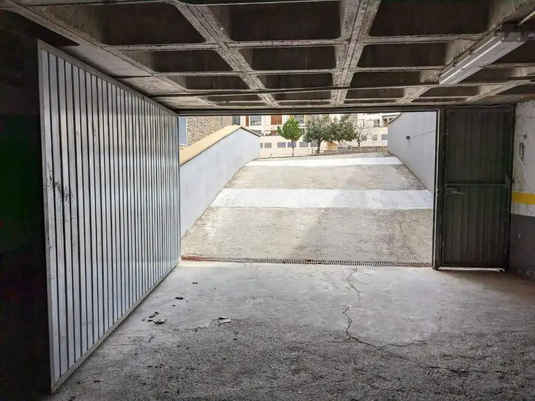 Parkplatz von Garage zum Verkauf in Sabiñánigo