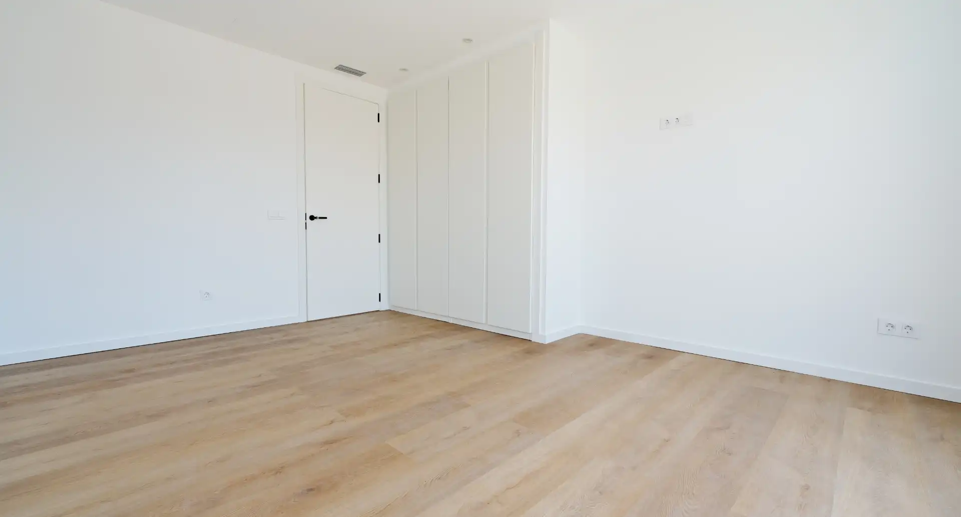 Bedroom of Houses for sale in Valencia  with Air Conditioner, Heating and Private garden