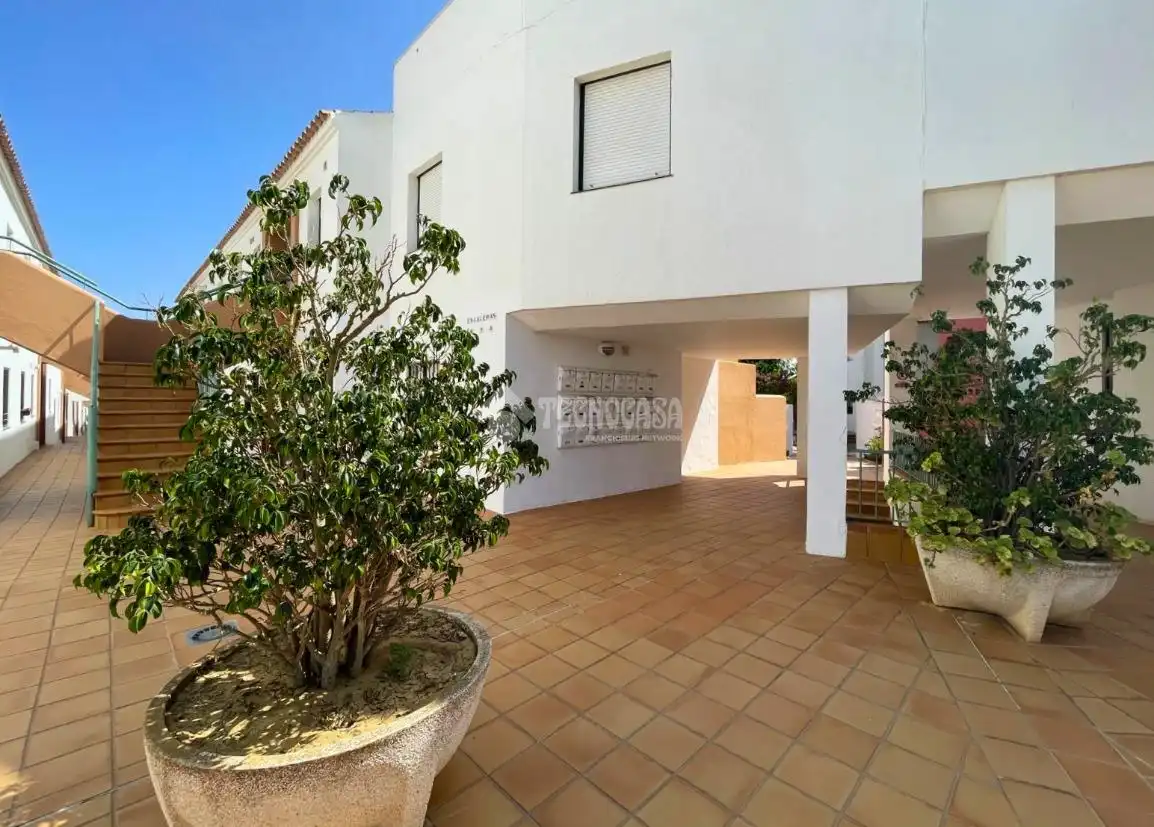 Vista exterior de Ático en venta en Chiclana de la Frontera con Trastero y Balcón