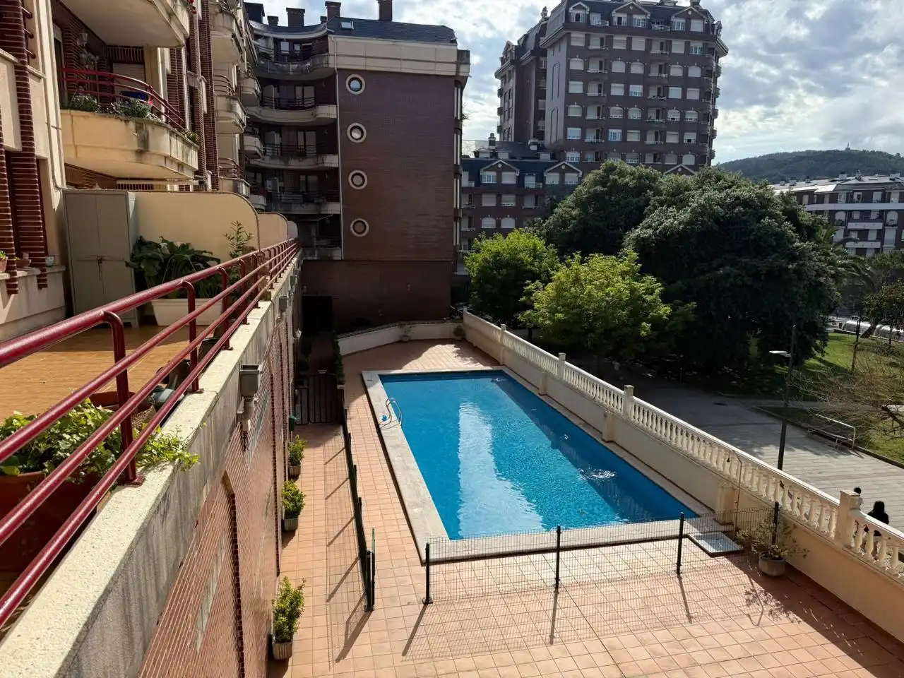Piscina de Piso en venta en Castro-Urdiales con Calefacción, Parquet y Terraza