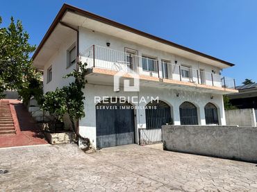 Chalet con balcón en venta en Vallromanes