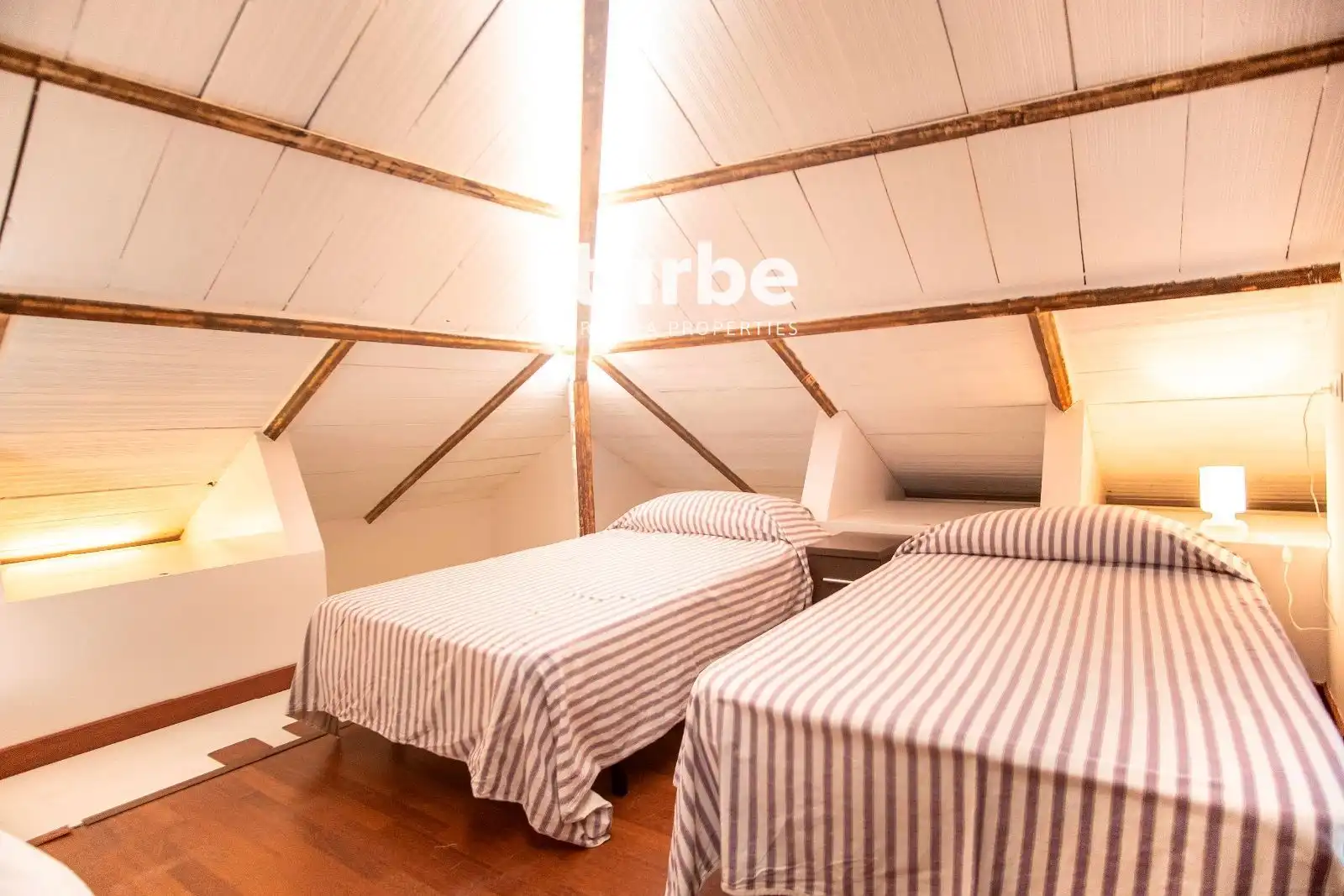 Schlafzimmer von Dachboden zur Miete in Fuengirola mit Klimaanlage, Terrasse und Möbliert