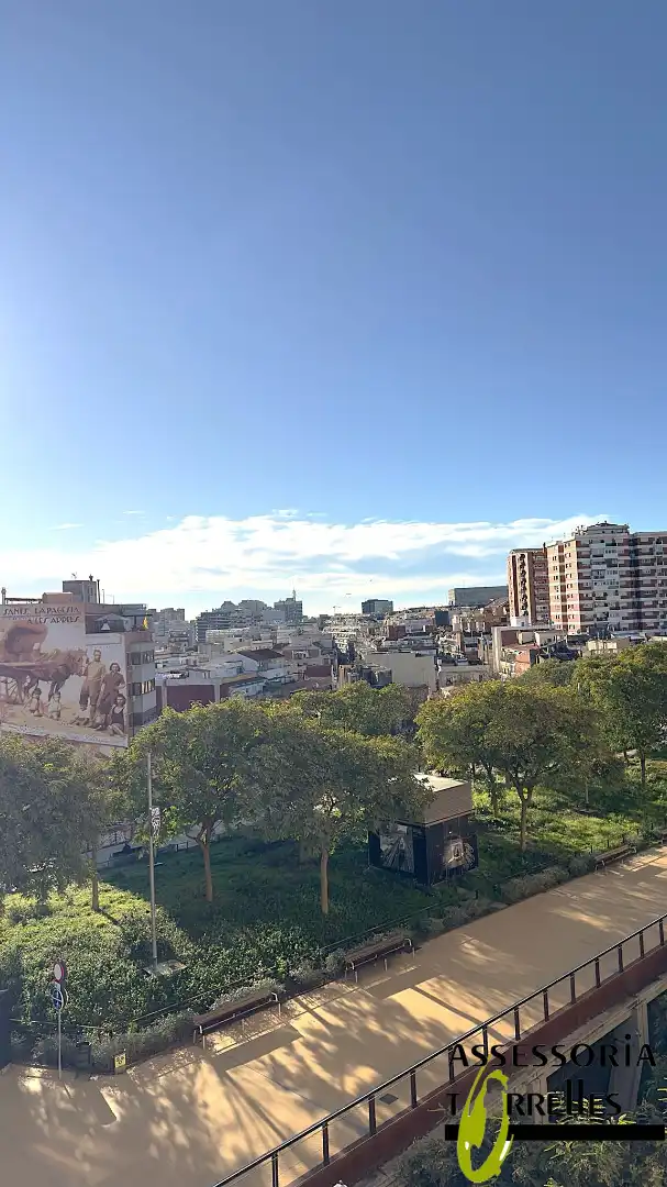 Vista exterior de Pis en venda en Barcelona amb Aire condicionat