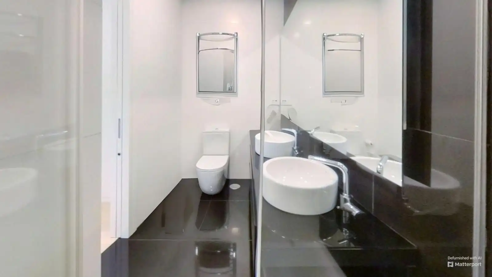 Bathroom of Flat for sale in Santiago de Compostela   with Air Conditioner, Heating and Terrace