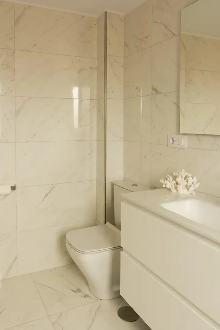 Badezimmer von Wohnung zur Miete in Santander mit Heizung und Privatgarten