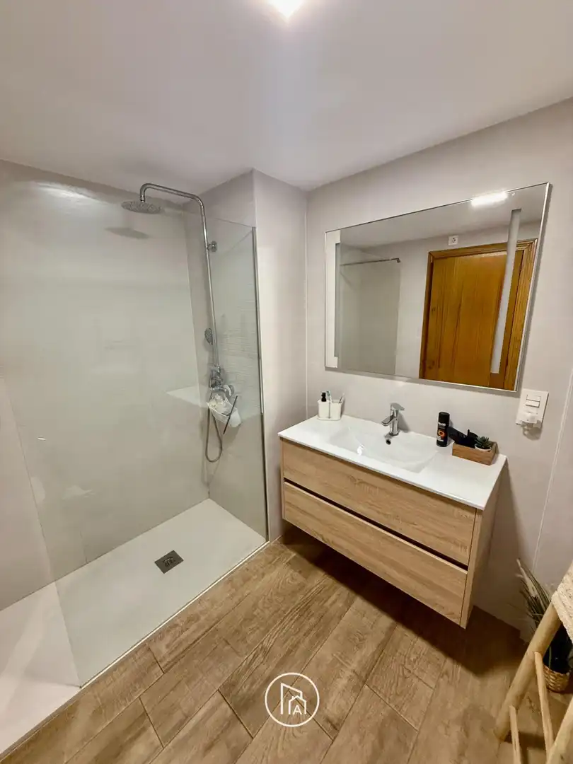 Baño de Ático en venta en Paterna con Parquet, Terraza y Trastero