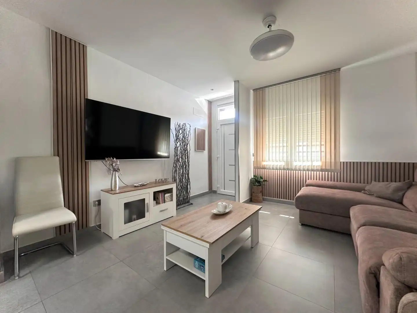 Sala de estar de Casa o chalet en venta en Churriana de la Vega con Aire acondicionado, Calefacción y Jardín privado