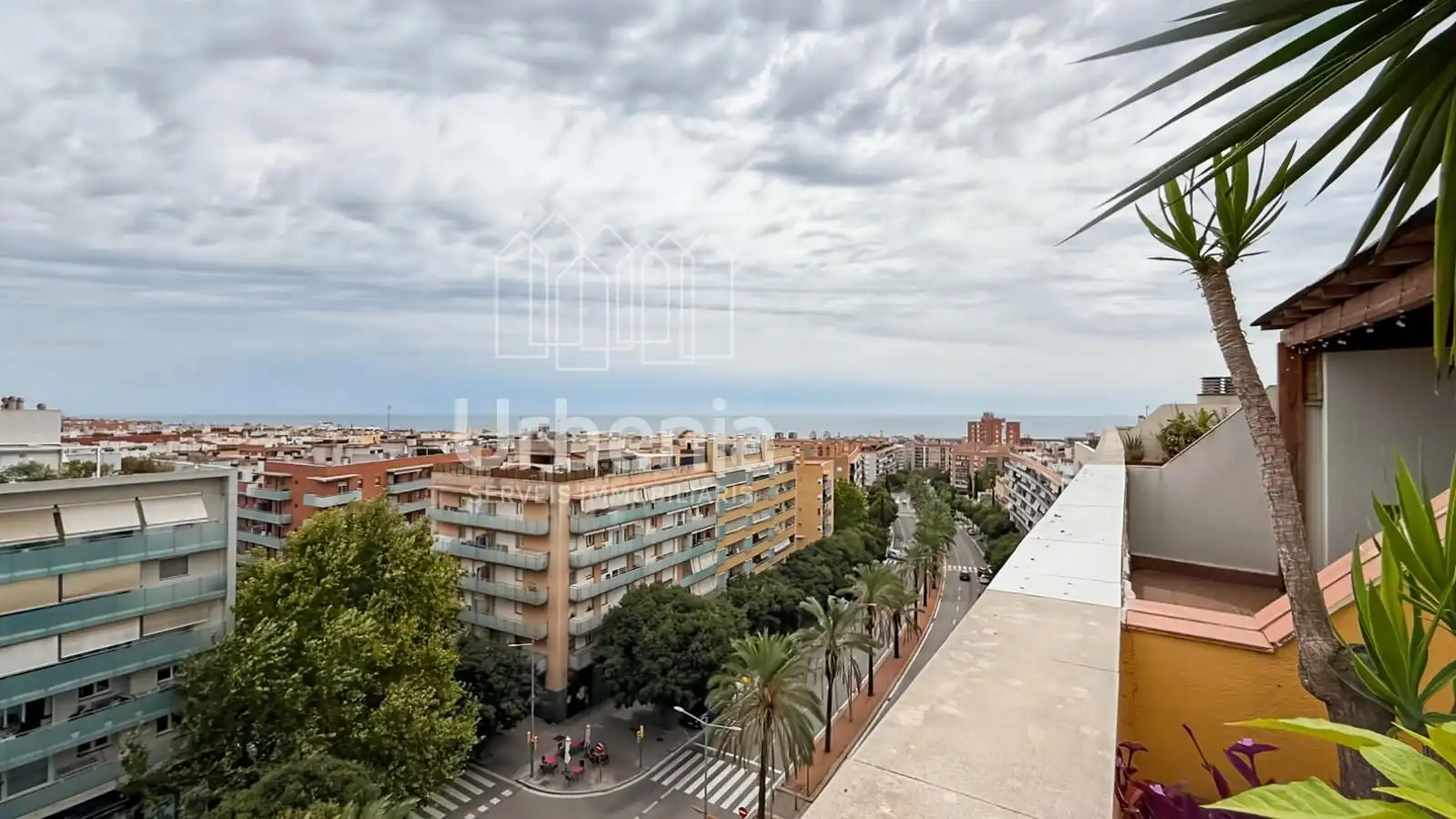 Vista exterior de Dúplex en venda en Mataró amb Aire condicionat, Calefacció i Terrassa