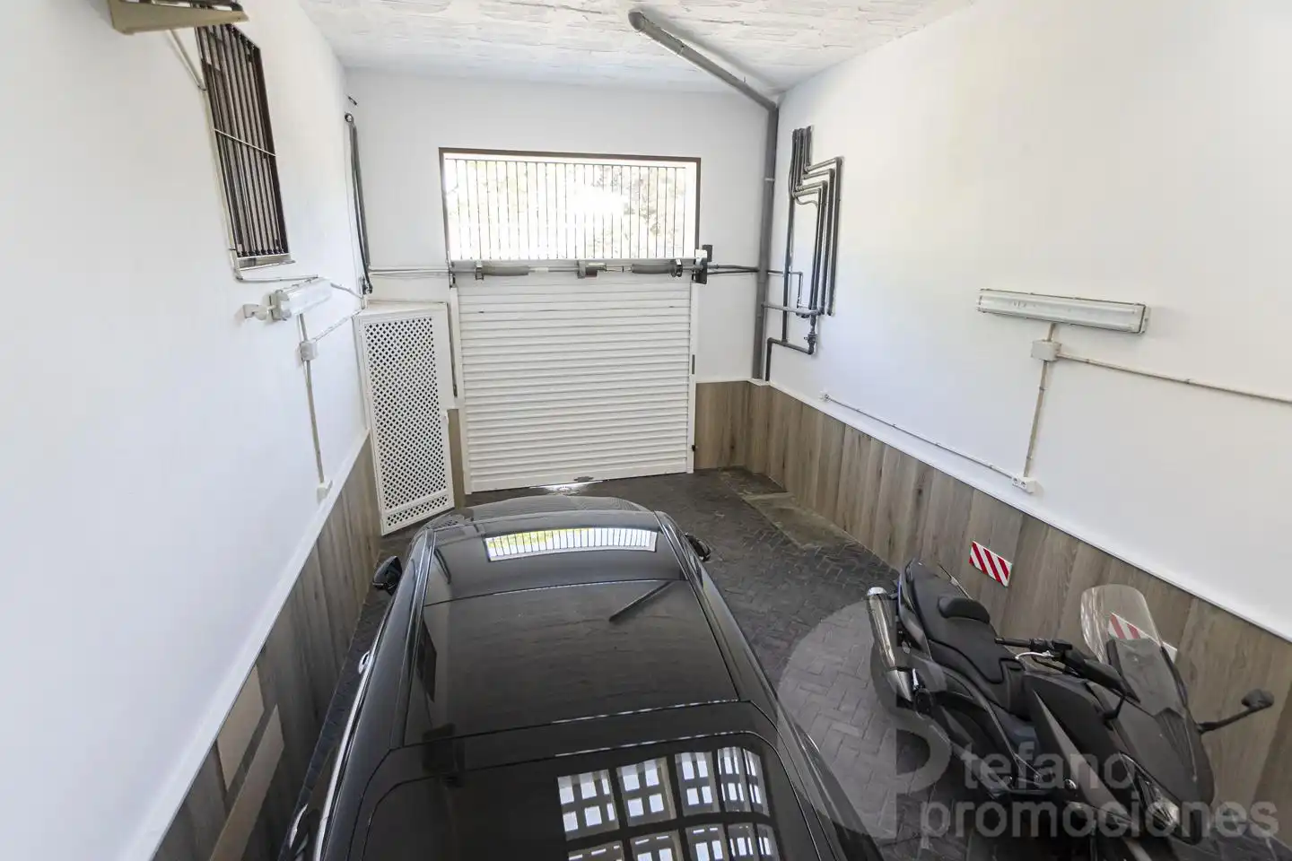 Aparcament de Casa o xalet en venda en Málaga amb Aire condicionat, Jardí privat i Terrassa