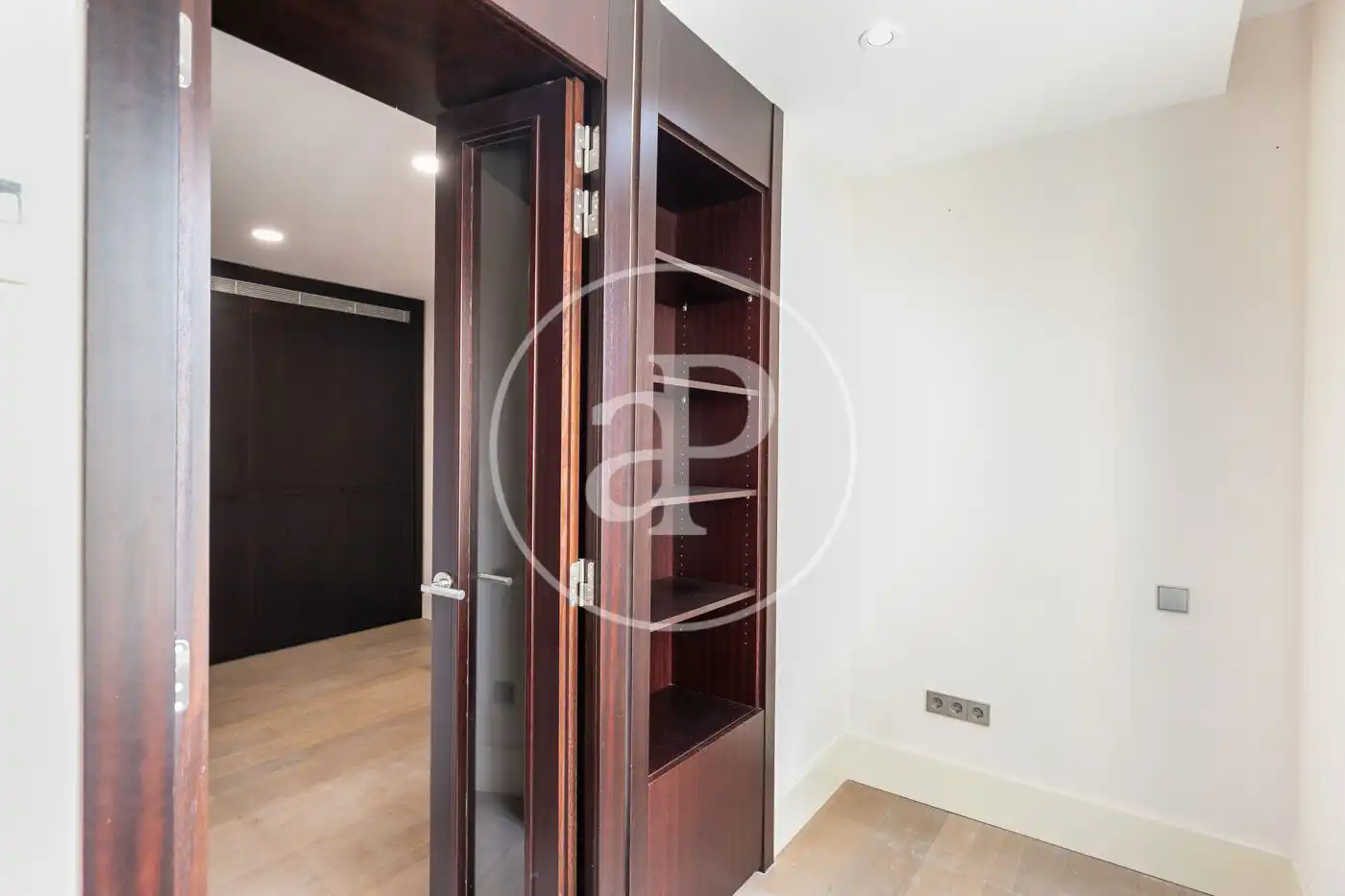 Flat for sale in Barcelona  with Air Conditioner and Heating