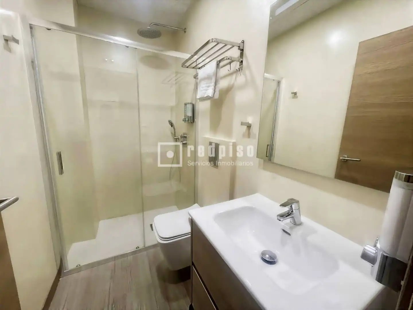 Baño de Estudio en venta en Madrid con Aire acondicionado y Amueblado