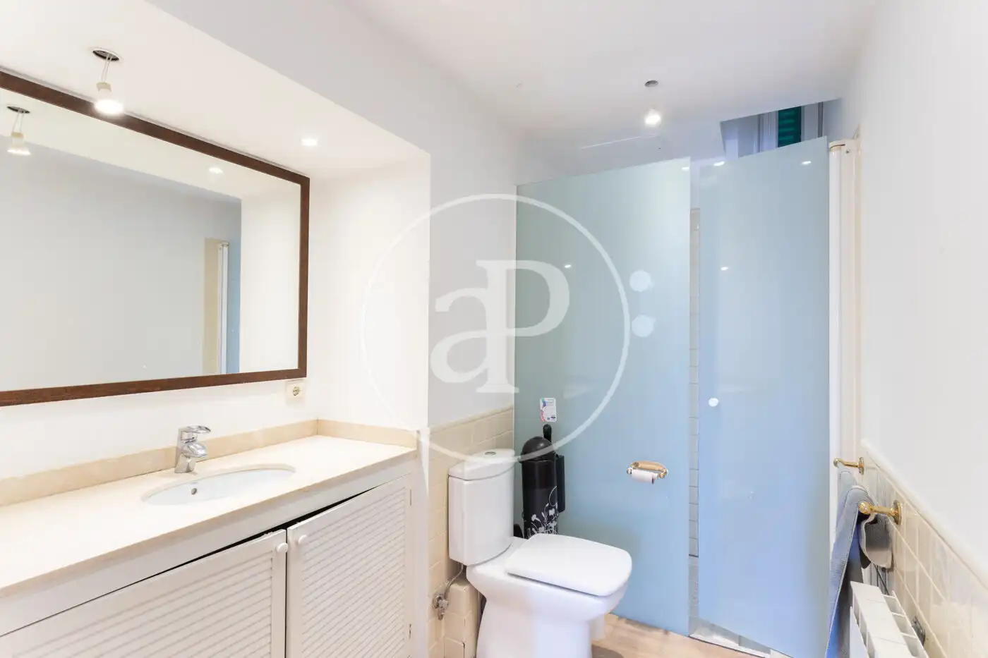 Bathroom of Houses for rent in Barcelona  with Air Conditioner, Heating and Private garden