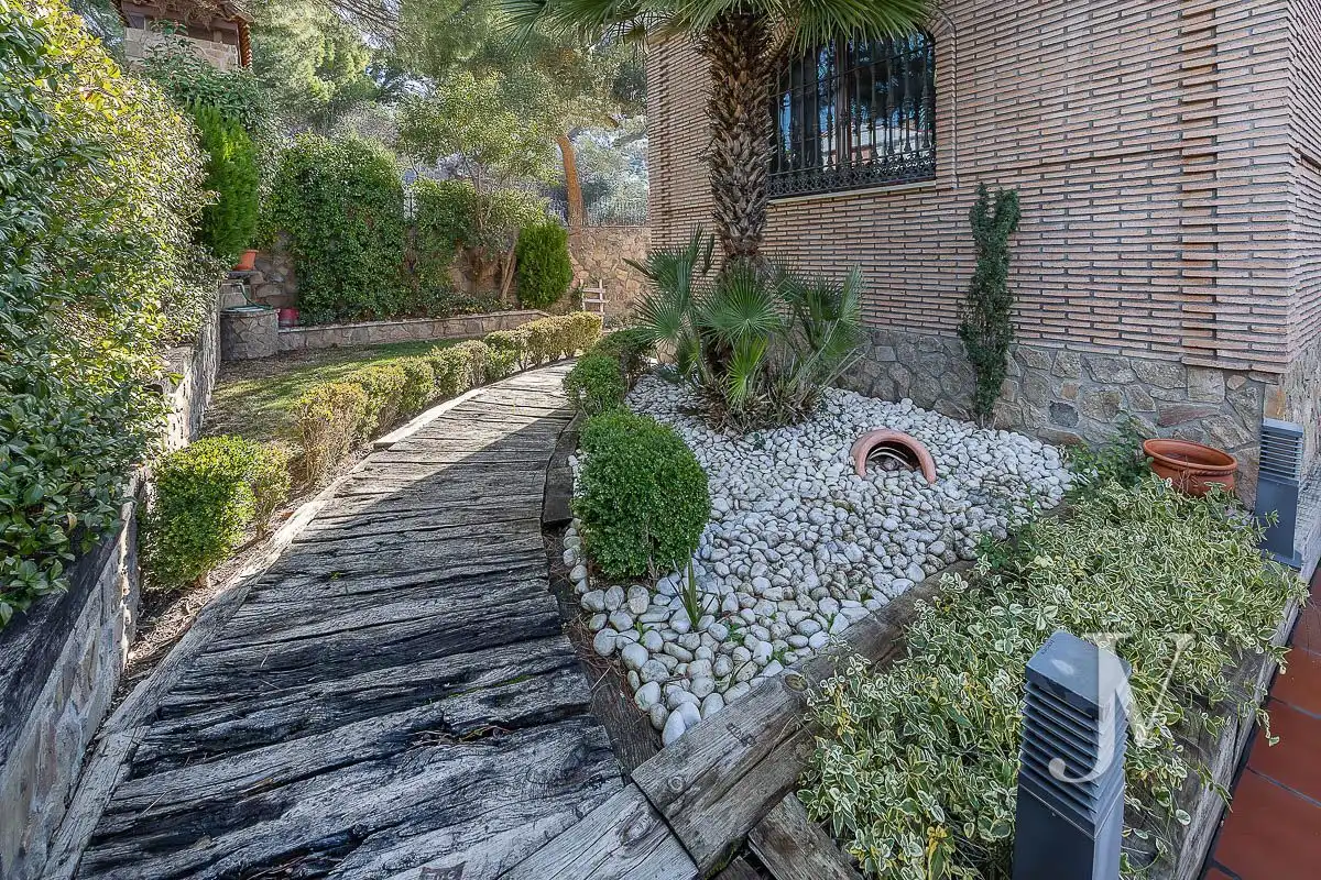 Jardín de Casa o chalet en venta en El Casar con Aire acondicionado, Calefacción y Jardín privado
