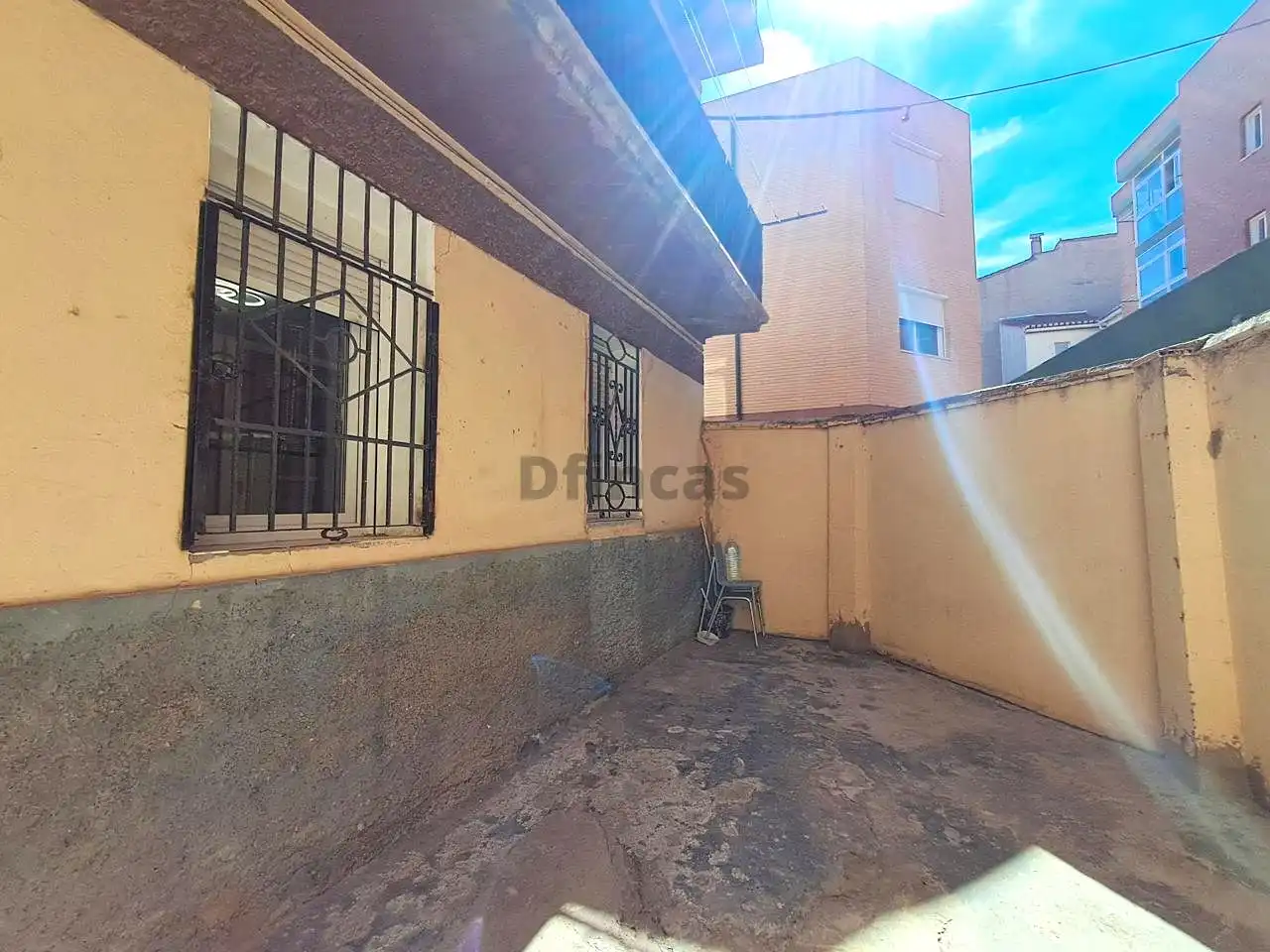 Außenansicht von Erdgeschoss zum Verkauf in  Teruel Capital mit Heizung, Terrasse und Möbliert