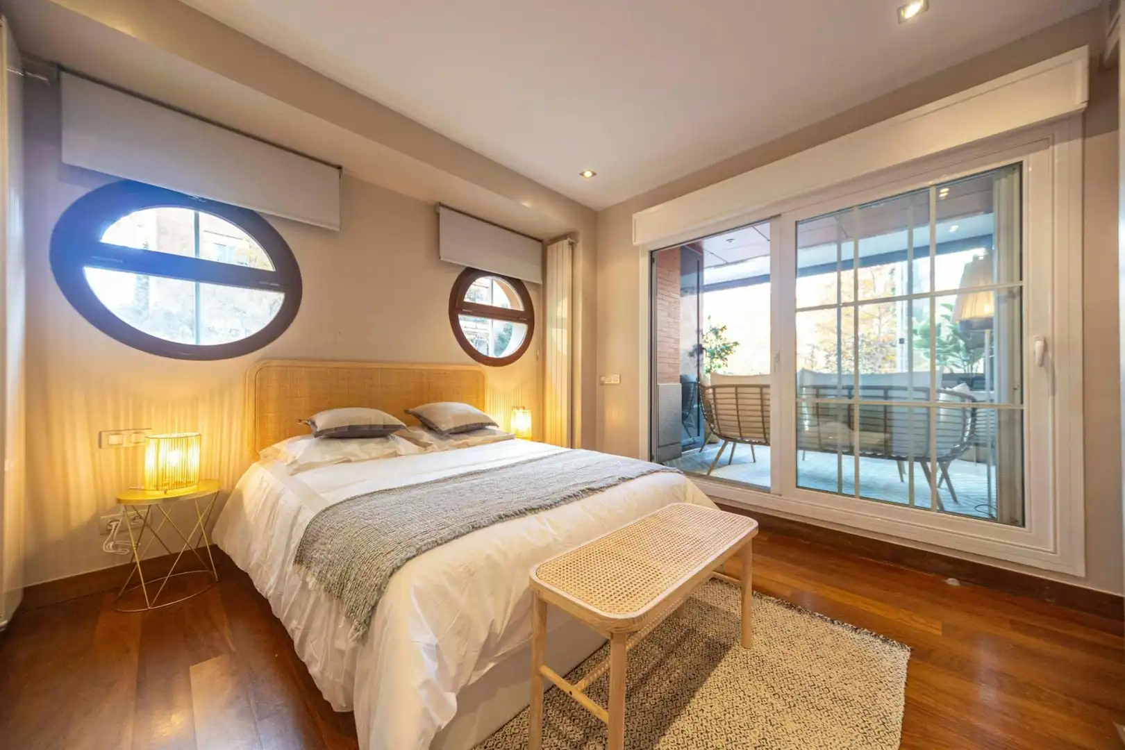 Schlafzimmer von Wohnung zur Miete in Madrid mit Klimaanlage, Privatgarten und Möbliert