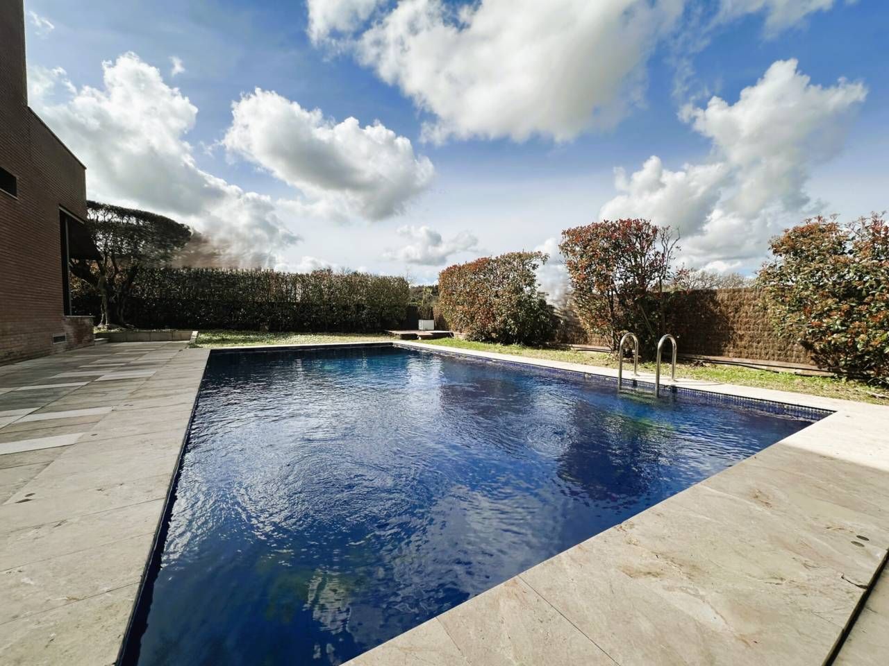 Piscina de Casa o xalet en venda en Girona Capital amb Aire condicionat, Calefacció i Jardí privat