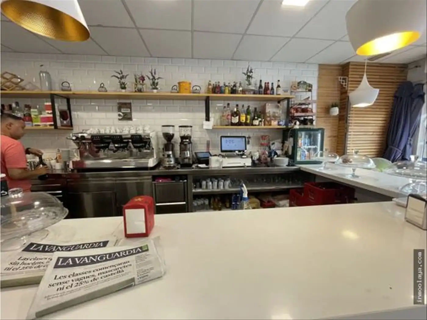 Business premises for transfer in Sants - Montjuïc, imagen 3
