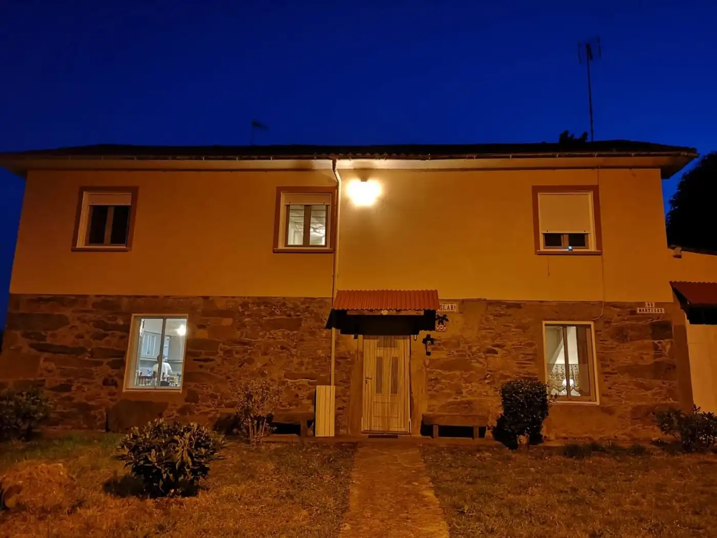Vista exterior de Casa o xalet en venda en Monfero amb Calefacció, Jardí privat i Traster