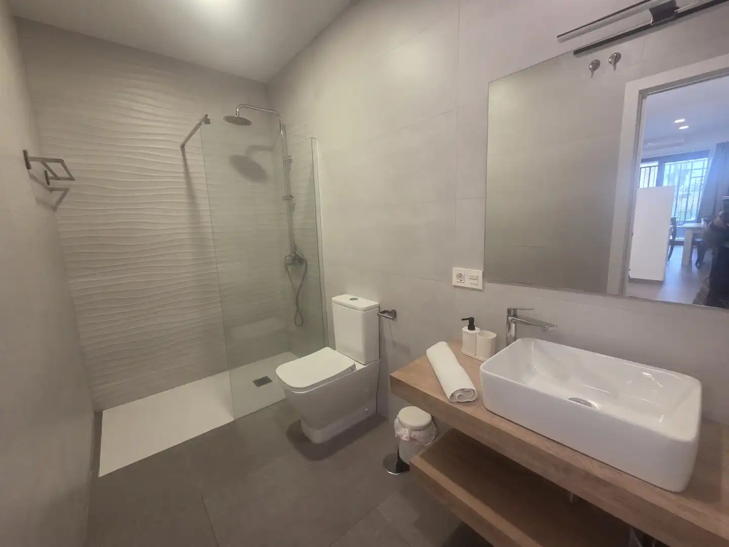 Bany de Apartament de lloguer en Conil de la Frontera amb Aire condicionat, Calefacció i Moblat