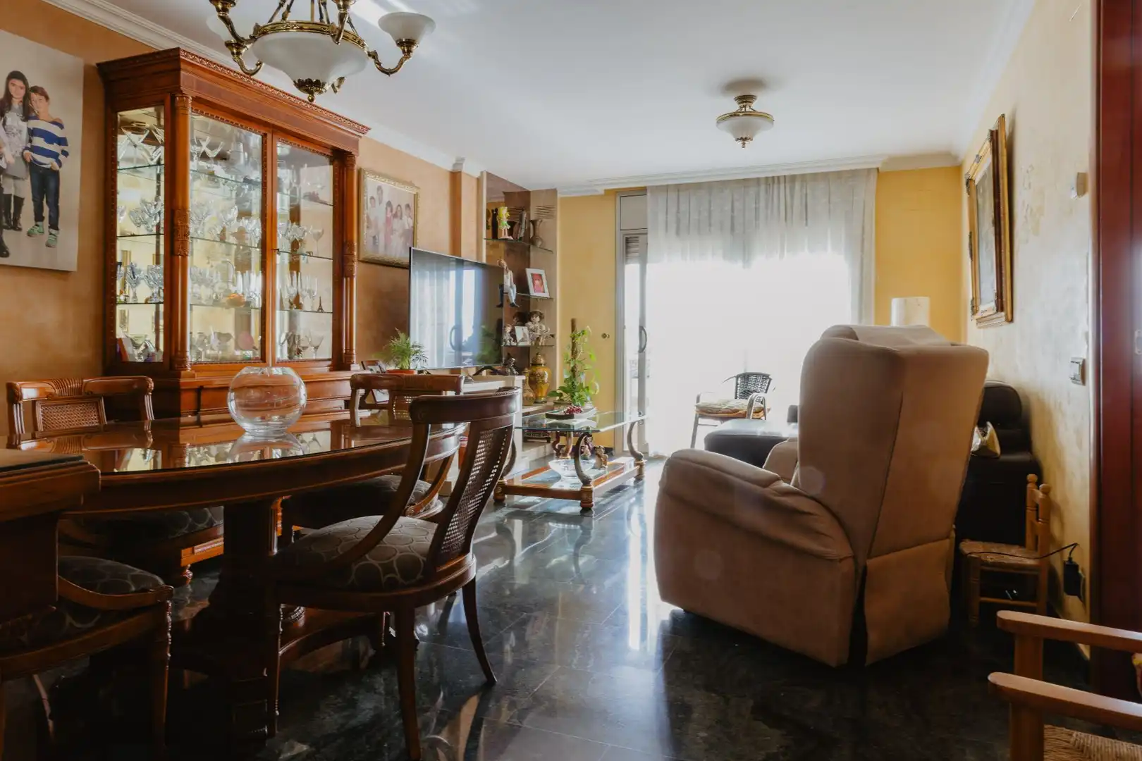 Living room of Houses for sale in Santa Coloma de Gramenet  with Air Conditioner, Heating and Private garden