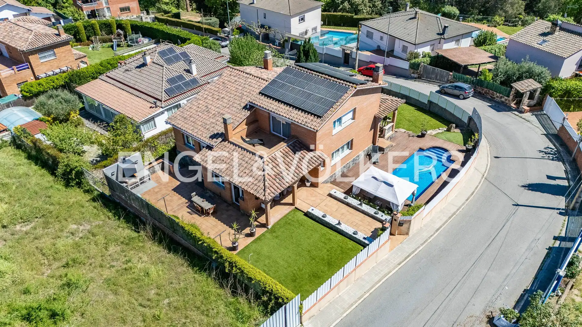 Vista exterior de Casa o chalet en venta en Castellar del Vallès con Aire acondicionado, Calefacción y Jardín privado