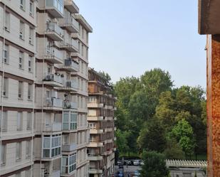 Vista exterior de Pis de lloguer en Gijón  amb Calefacció, Parquet i Terrassa