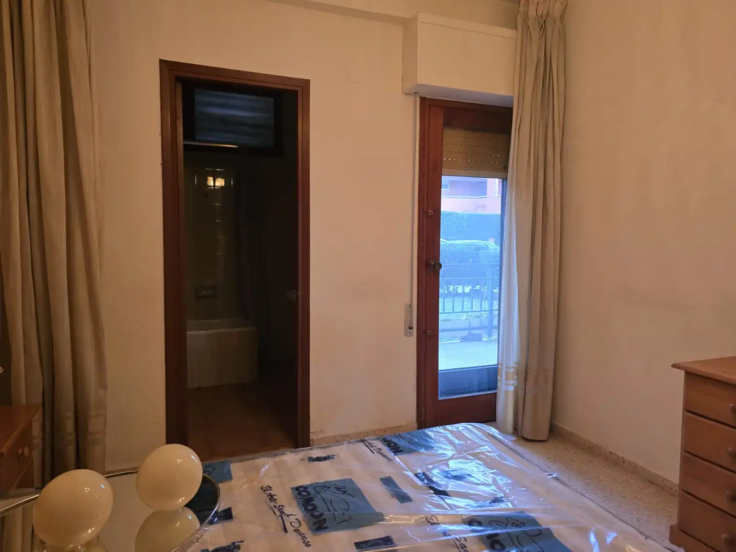 Habitación de Planta baja en venta en Castellón de la Plana / Castelló de la Plana con Amueblado y Balcón