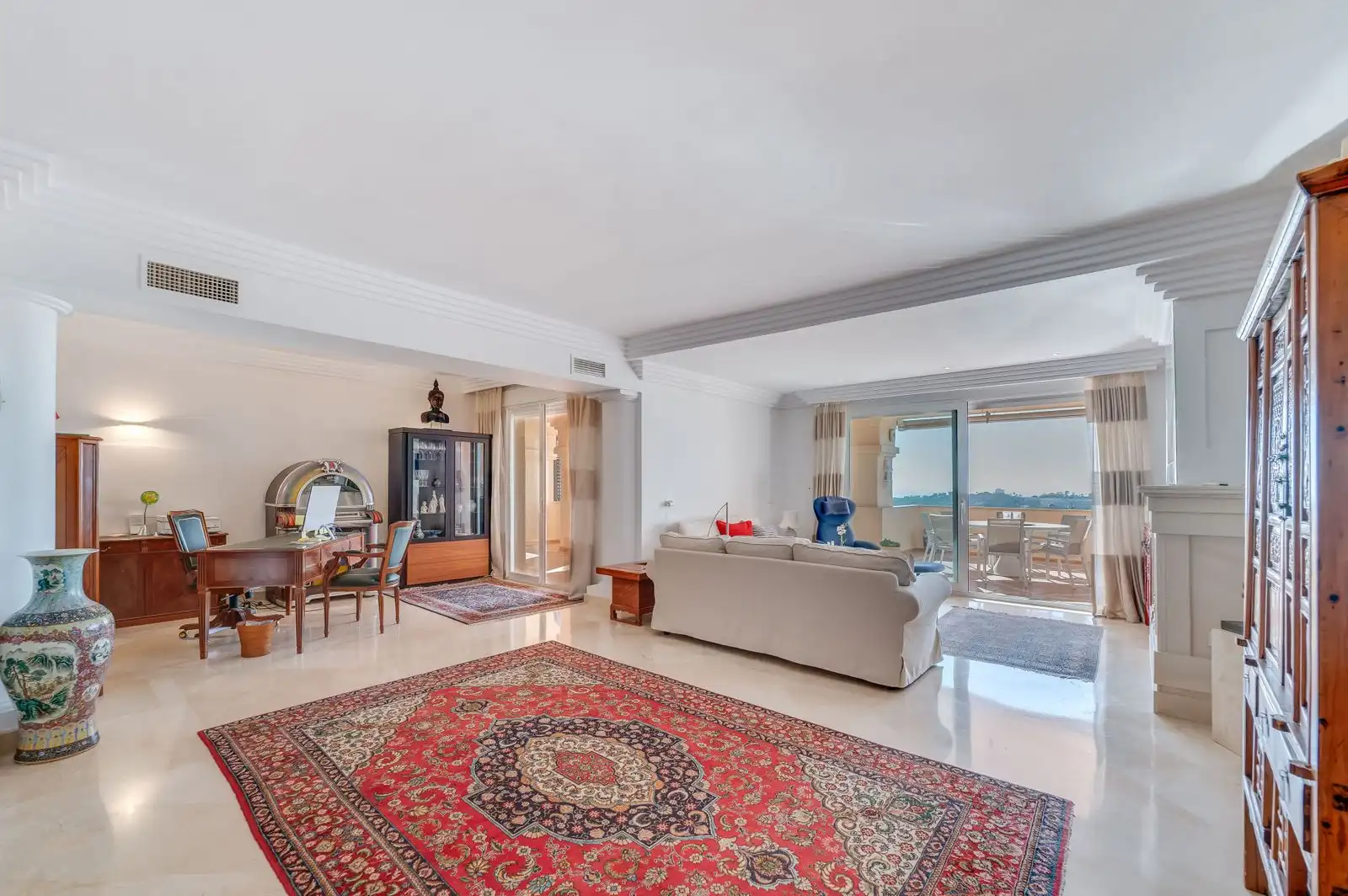 Sala de estar de Ático en venta en Marbella con Terraza, Trastero y Amueblado