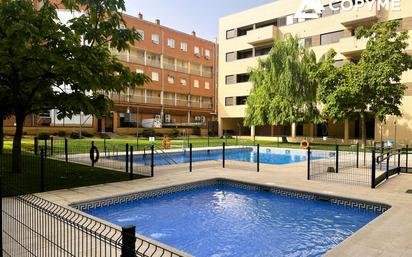 Piscina de Apartament en venda en  Toledo Capital amb Aire condicionat i Terrassa