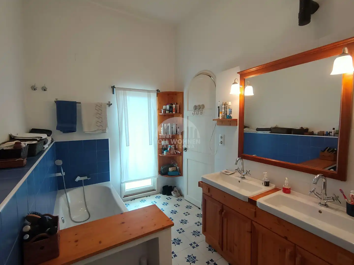 Badezimmer von Einfamilien-Reihenhaus zum Verkauf in Gelida mit Klimaanlage, Heizung und Terrasse