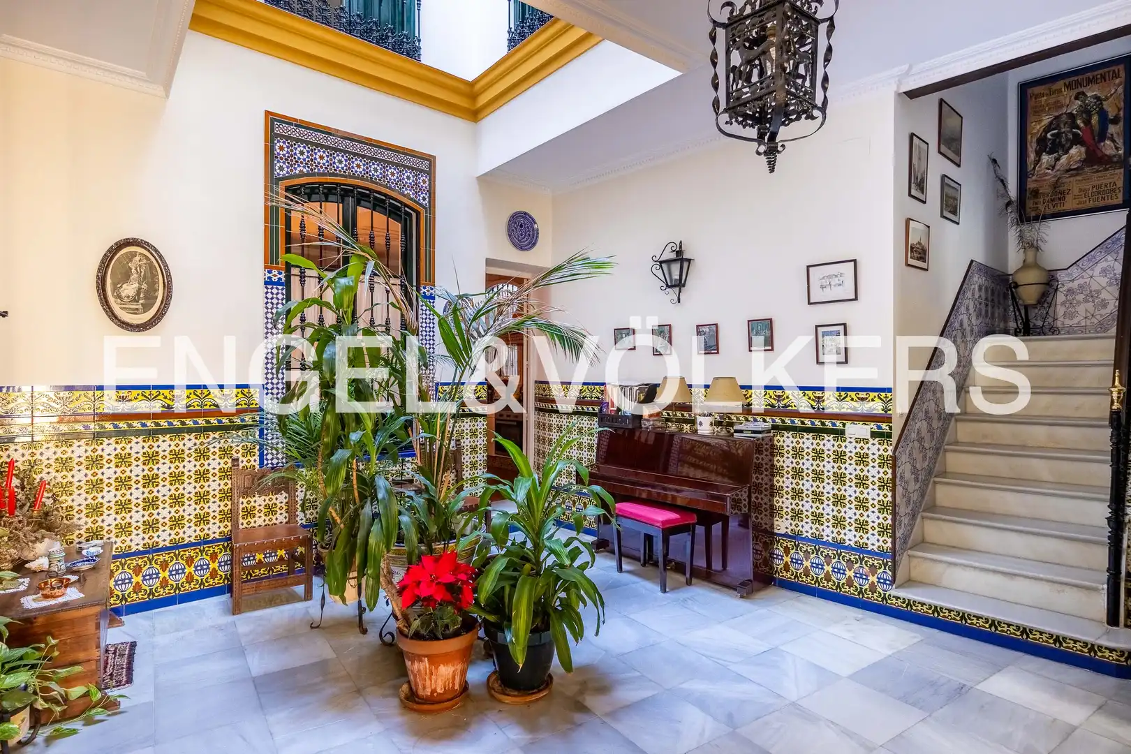Haus oder Chalet zum Verkauf in Sevilla mit Klimaanlage, Heizung und Balkon