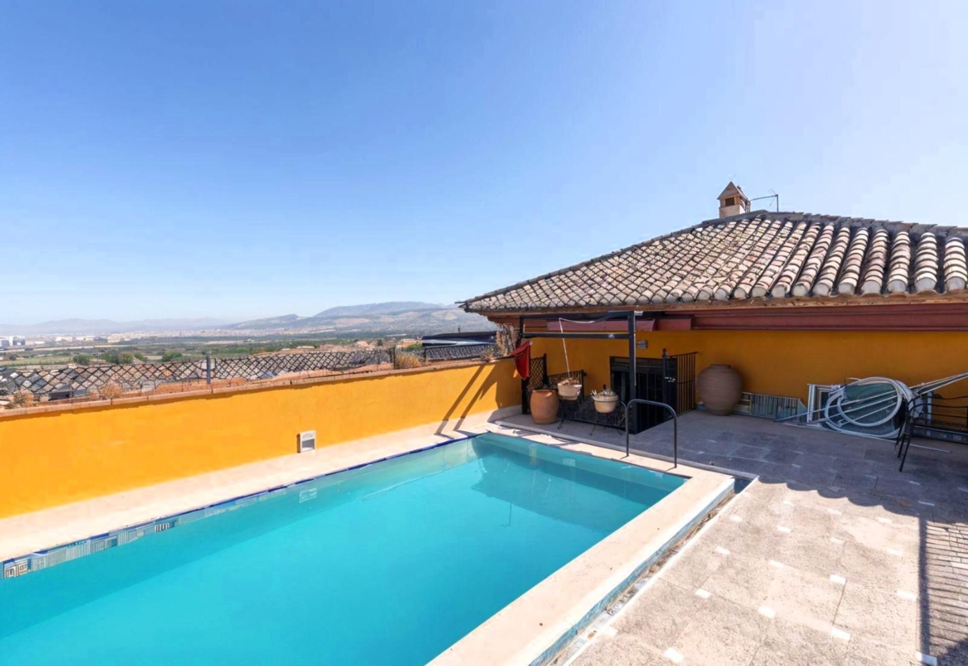 Piscina de Àtic en venda en La Zubia amb Aire condicionat, Calefacció i Parquet