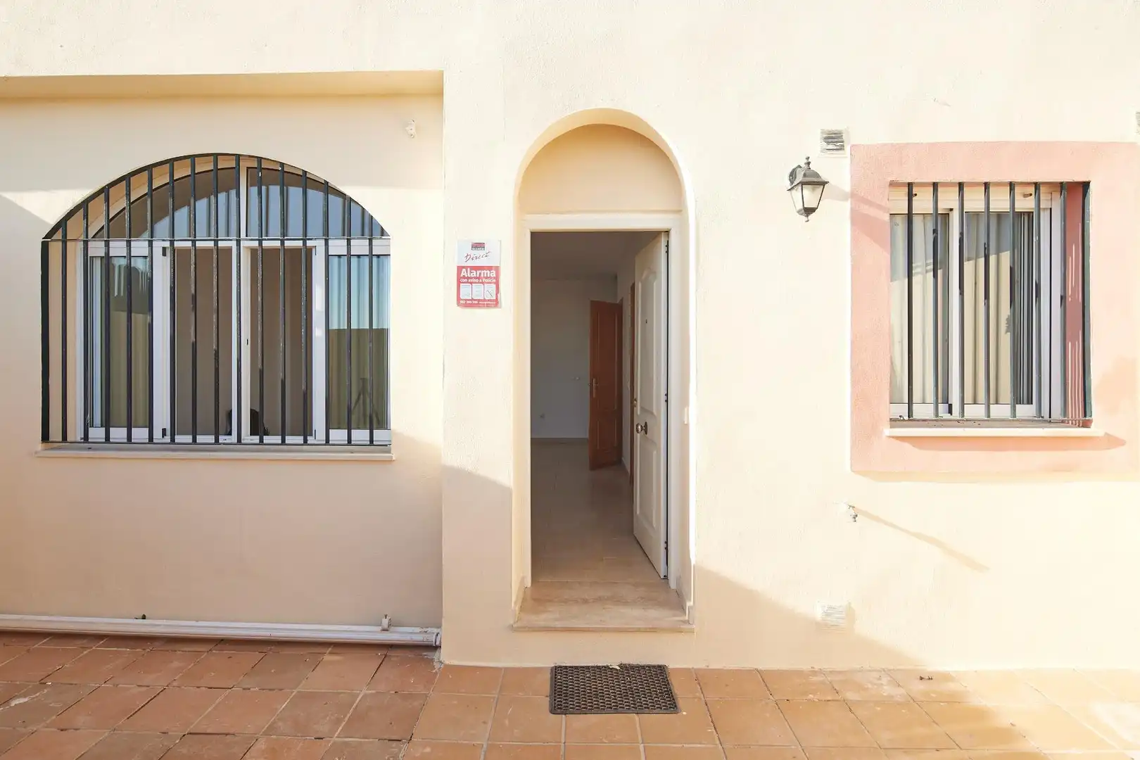 Casa adosada en venta en Medina Sidonia con Terraza, Balcón y Alarma