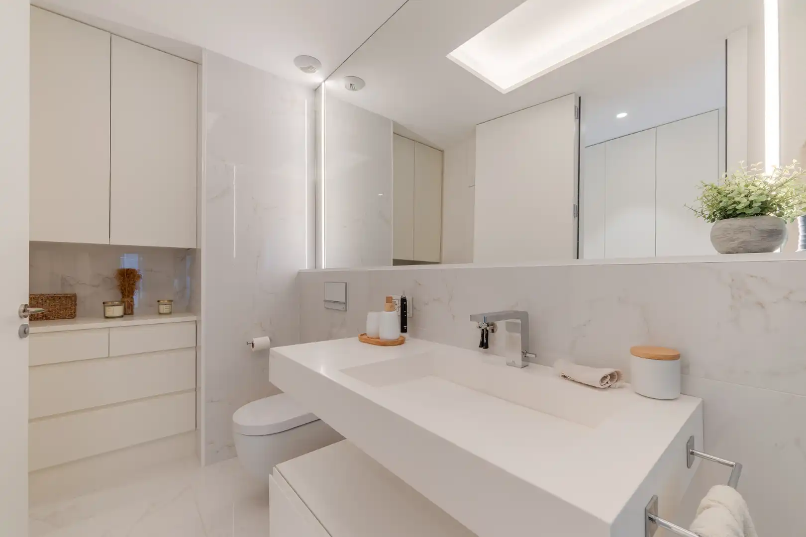 Bathroom of Flat for sale in Girona  with Air Conditioner, Heating and Parquet flooring