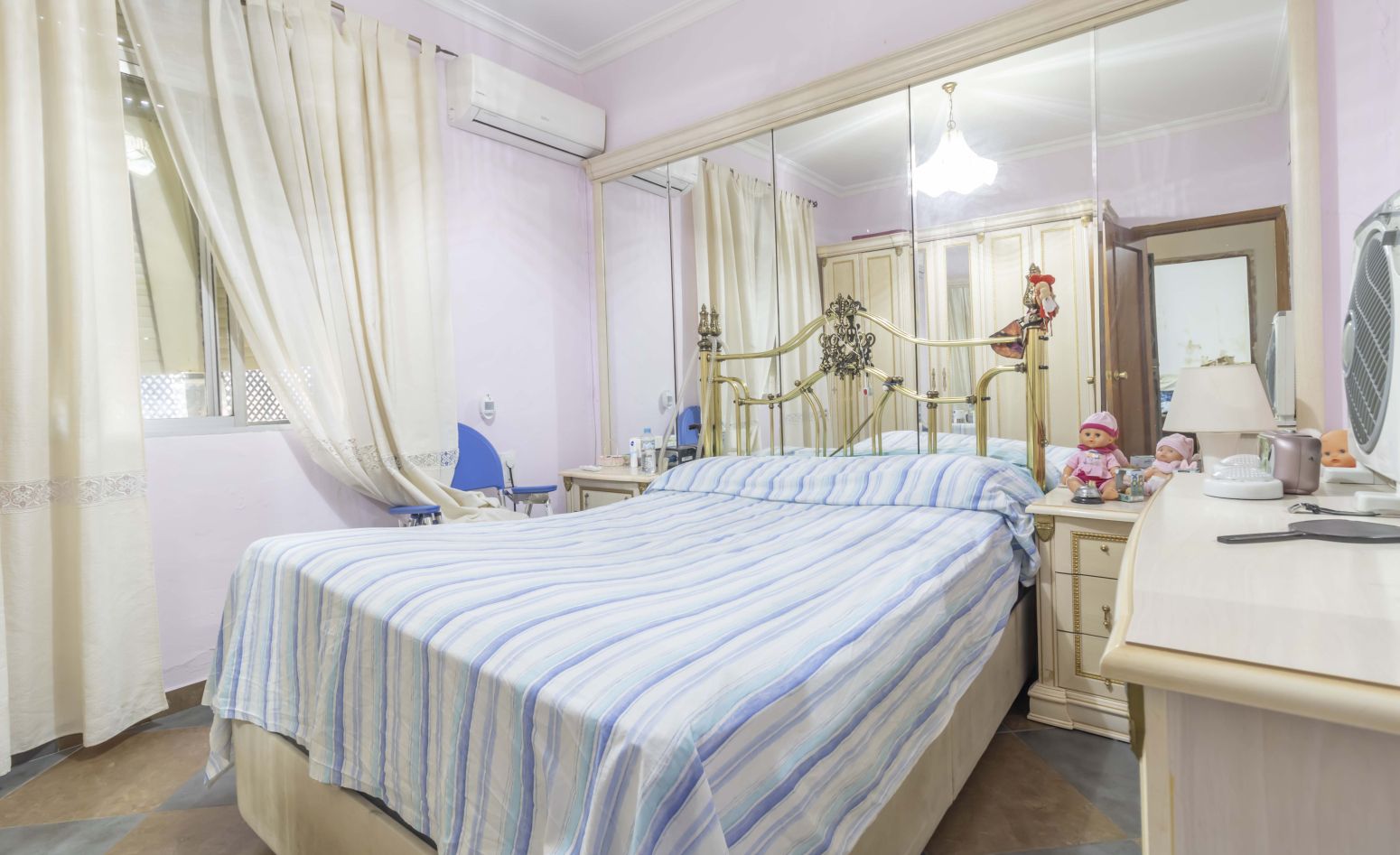 Dormitori de Casa adosada en venda en  Sevilla Capital amb Aire condicionat i Terrassa
