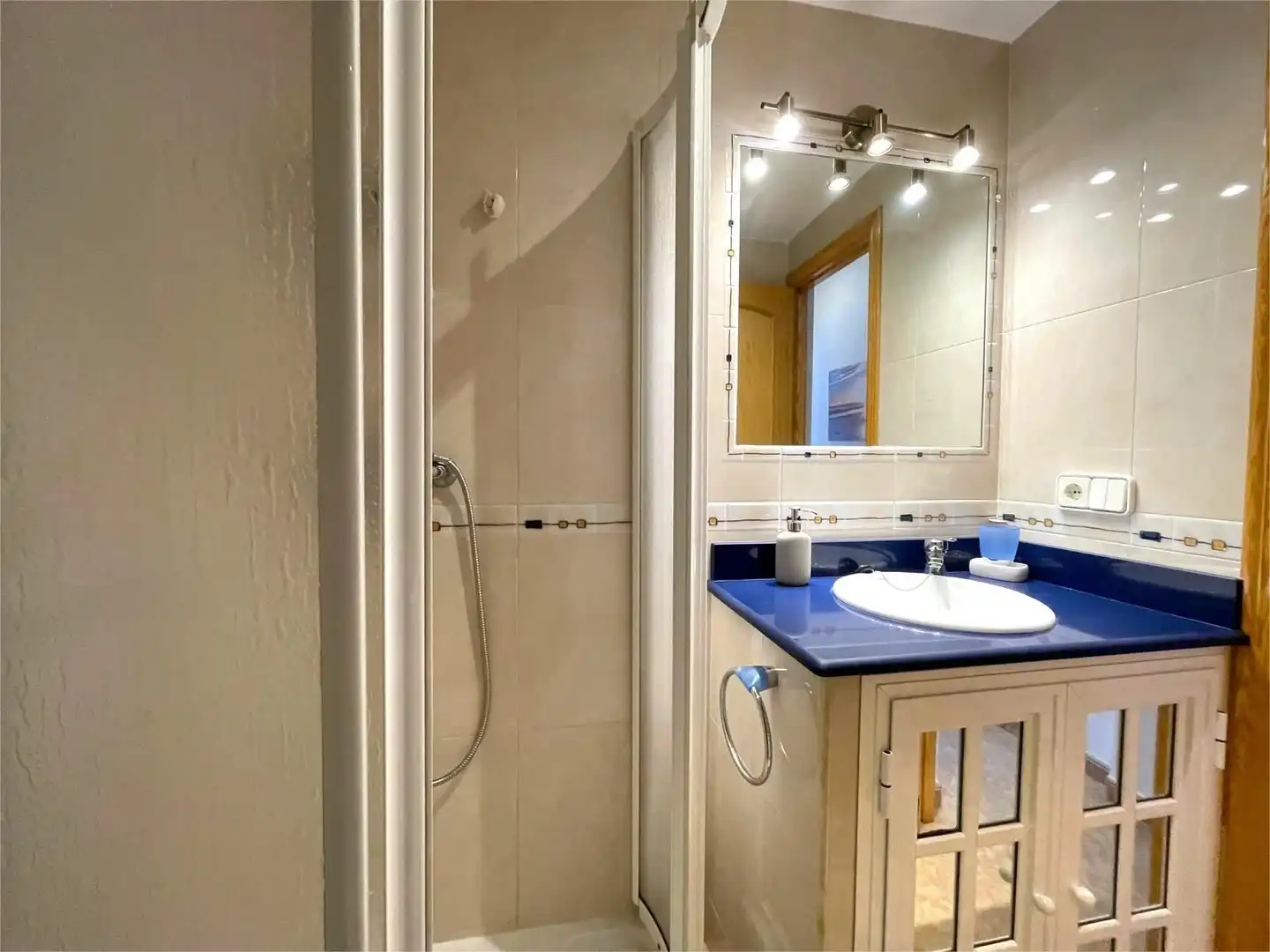 Baño de Apartamento de alquiler en El Rompido con Aire acondicionado y Amueblado