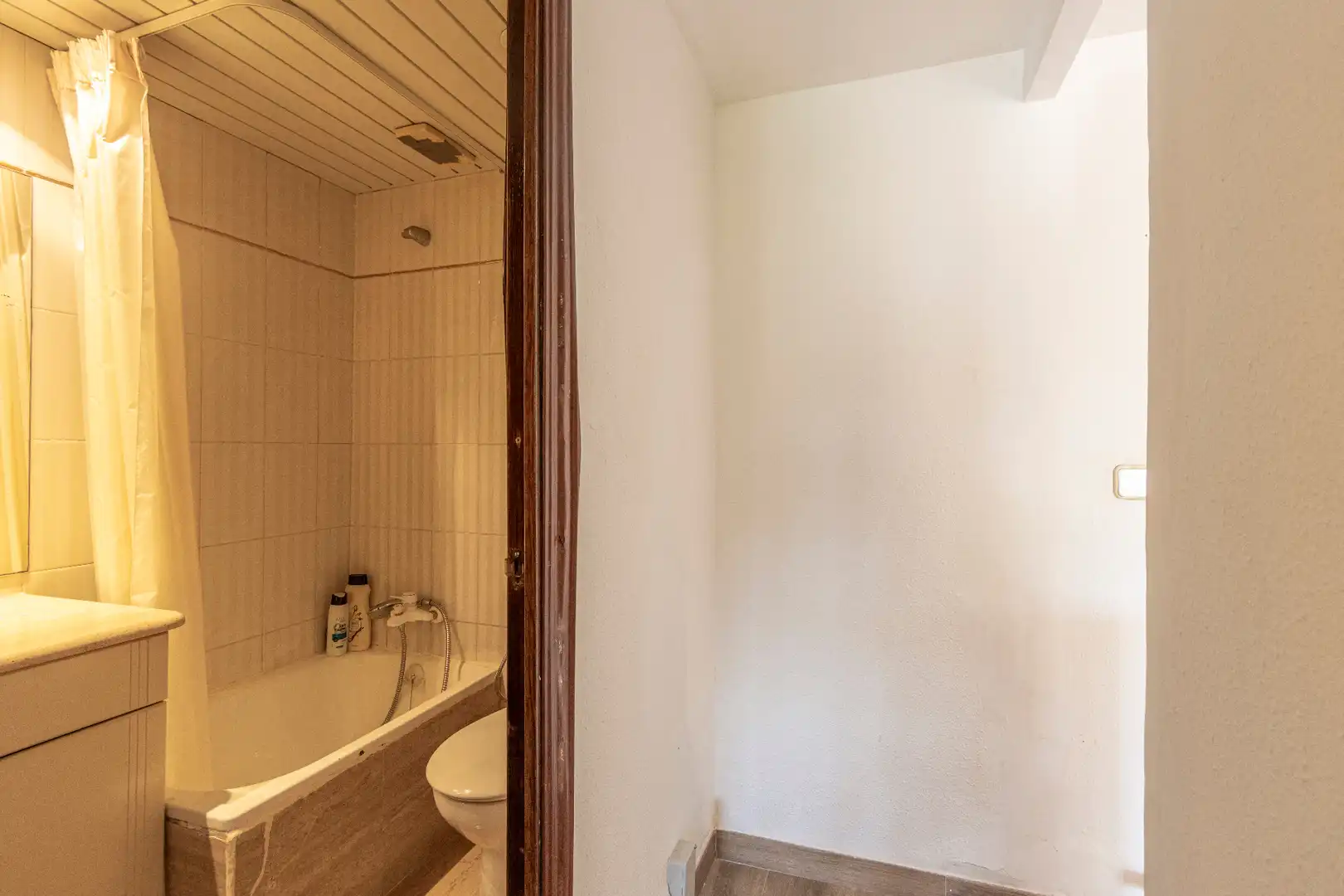 Bathroom of Houses for sale in El Masnou  with Air Conditioner, Heating and Private garden