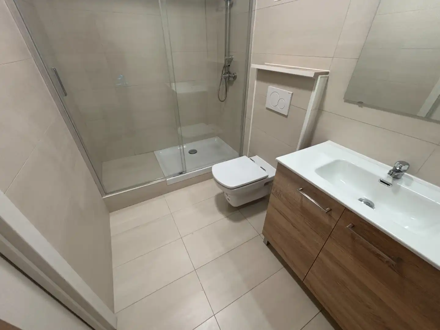 Baño de Apartamento de alquiler en Lleida con Aire acondicionado, Calefacción y Parquet