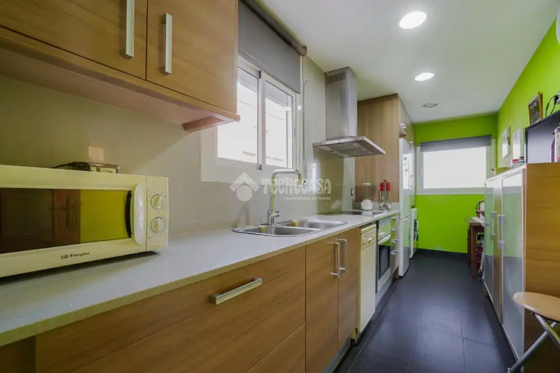 Küche von Einfamilien-Reihenhaus zum Verkauf in Terrassa mit Terrasse