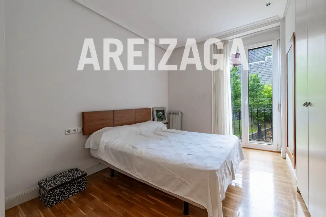 Habitación de Piso en venta en Donostia - San Sebastián  con Calefacción y Balcón