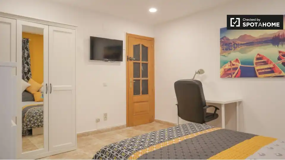 Bedroom of Flat for rent in Madrid  with Air Conditioner, Heating and Furnished
