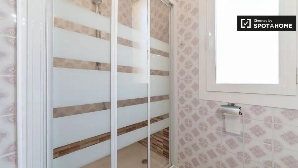 Bany de Pis de lloguer en Valencia amb Aire condicionat, Calefacció i Moblat