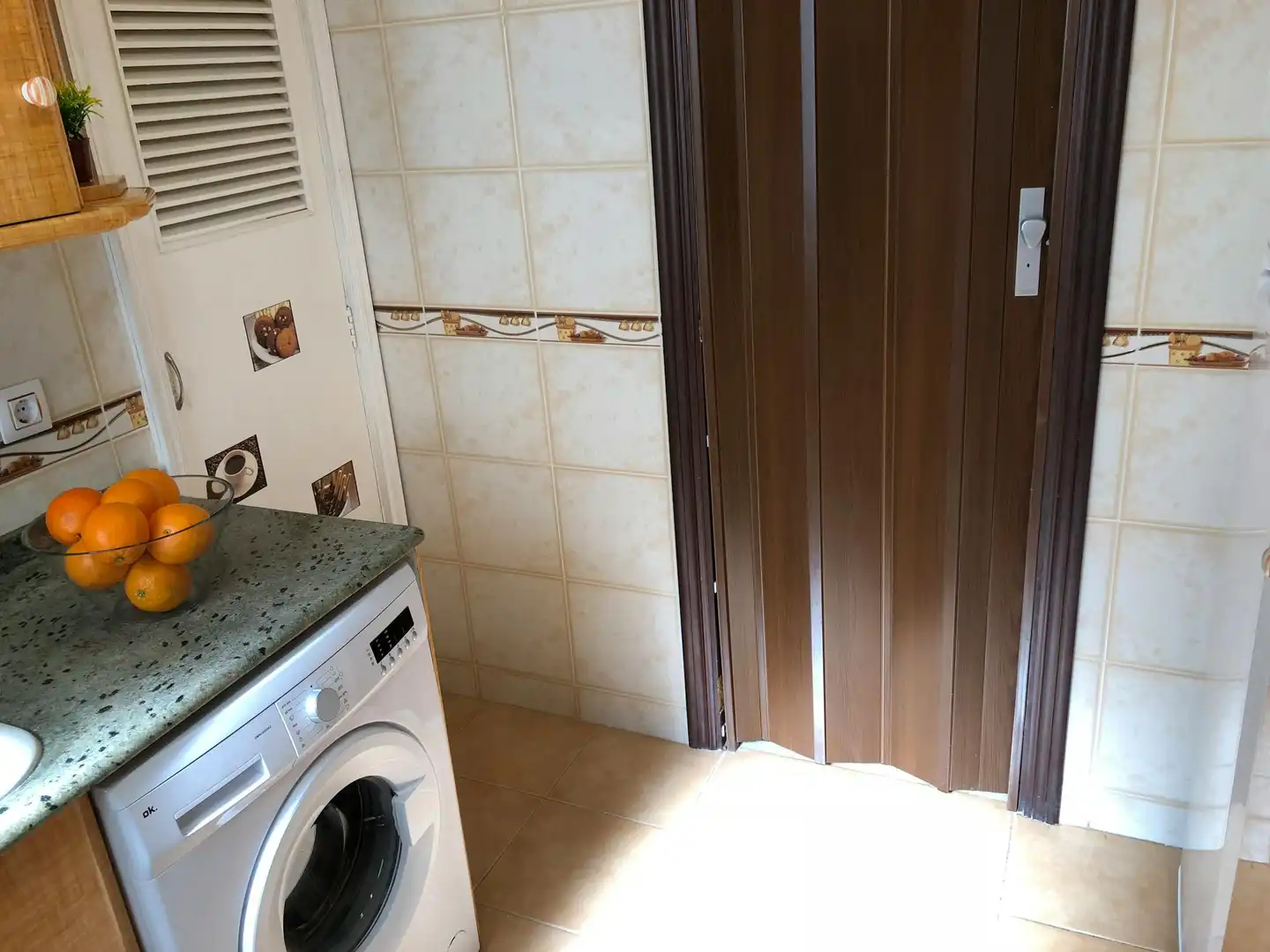 Baño de Piso para compartir en Valencia con Calefacción, Lavadora y Internet